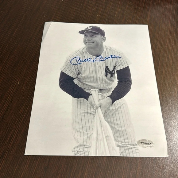 MLB Other - Mickey Mantle New York Yankees signed photo